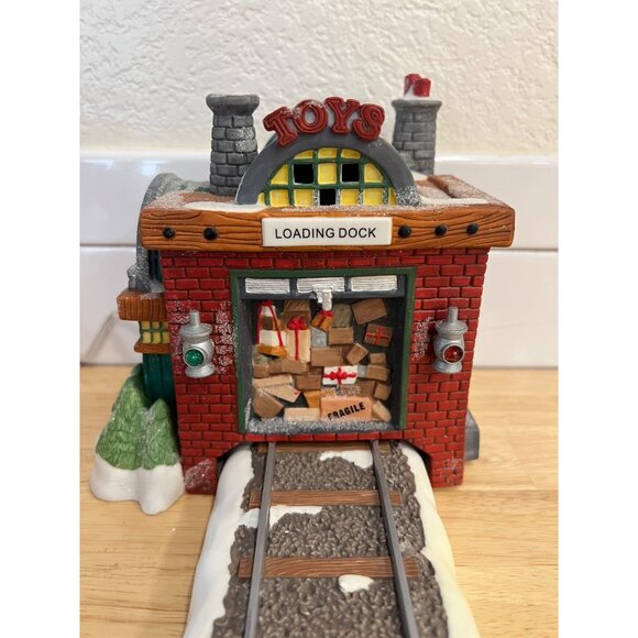 Department 56 North Pole Series "Loading The Sleigh" Loading Dock - Lights Work - Picture 6 of 7
